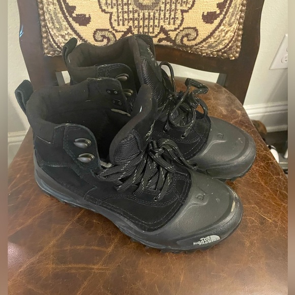 Northface Men’s waterproof boots - Picture 1 of 2